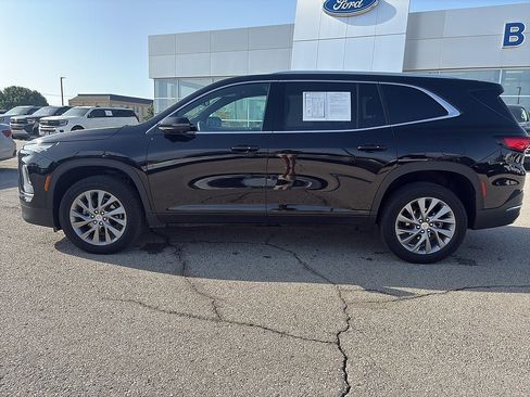 Used 2025 Buick Enclave Preferred AWD/4WD image 2