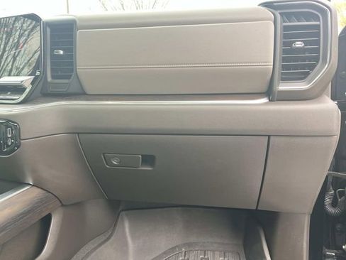 Used 2025 GMC Sierra 1500 SLT w/ SLT Premium Plus Package image 32