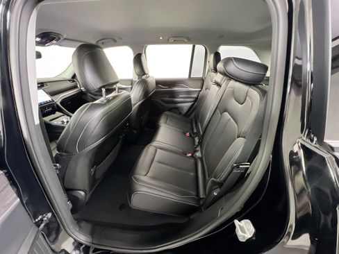 Used 2023 Jeep Grand Cherokee Limited AWD/4WD image 24