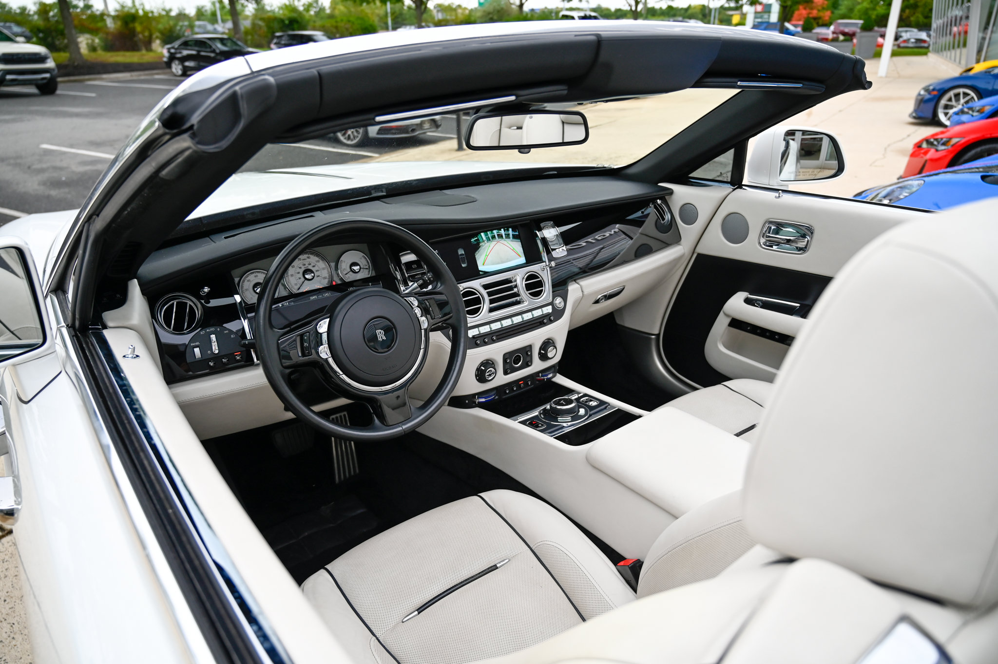 Used 2018 Rolls-Royce Dawn RWD image 62