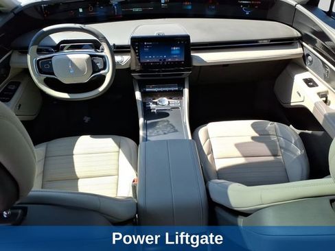 Used 2025 Lincoln Nautilus Reserve AWD/4WD image 13