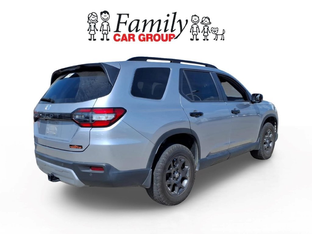 Used 2025 Honda Pilot TrailSport image 4
