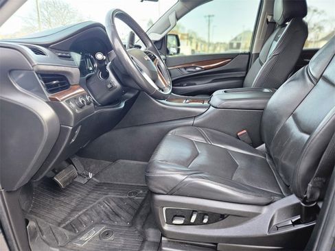 Used 2020 Cadillac Escalade Premium Luxury w/ Escalade Sport Edition image 16