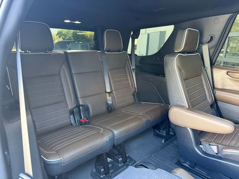Used 2025 GMC Yukon Denali Ultimate AWD/4WD image 24