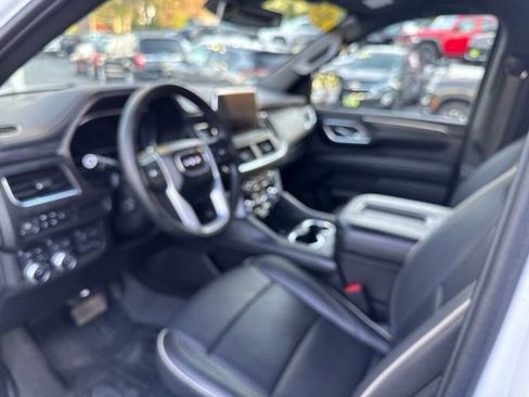 Used 2024 GMC Yukon XL SLT w/ SLT Luxury Package AWD/4WD image 7