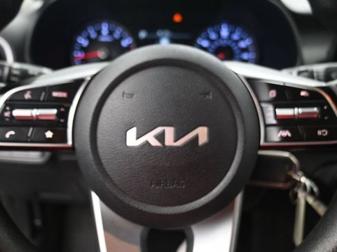 Used 2022 Kia Forte LXS FWD image 10