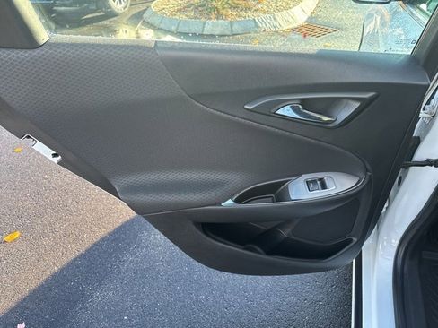Used 2018 Chevrolet Malibu LT image 15