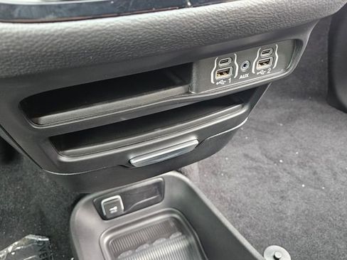 New 2025 Chrysler Pacifica Select image 30