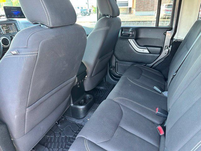 Used 2017 Jeep Wrangler Unlimited Sahara AWD/4WD image 20