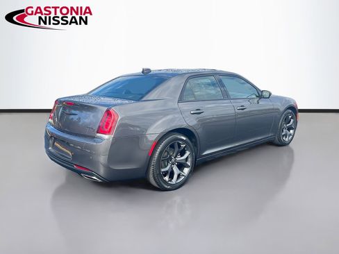 Used 2023 Chrysler 300 S image 9