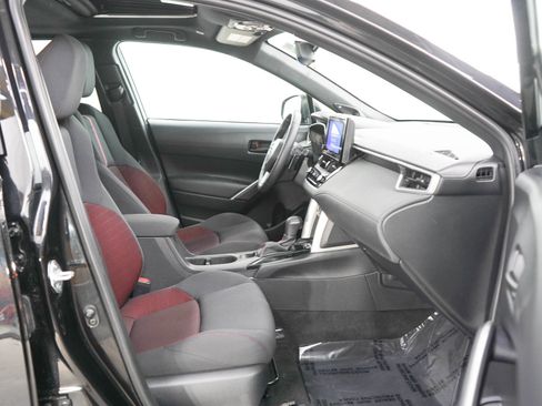 Used 2024 Toyota Corolla Cross AWD Hybrid w/ Moonroof Package image 11
