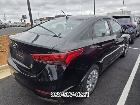 Used 2021 Hyundai Accent SE FWD image 6