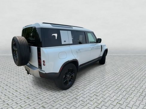 Used 2024 Land Rover Defender 110 S AWD/4WD image 8