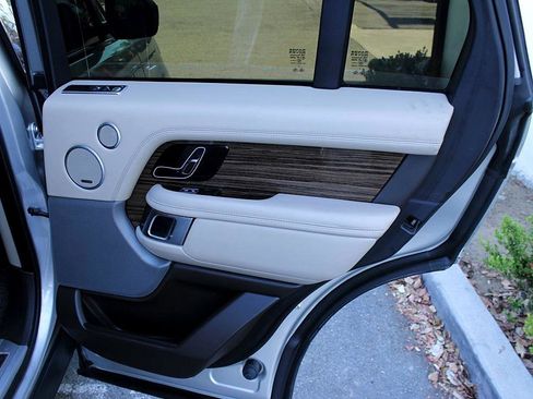 Used 2018 Land Rover Range Rover Supercharged image 23