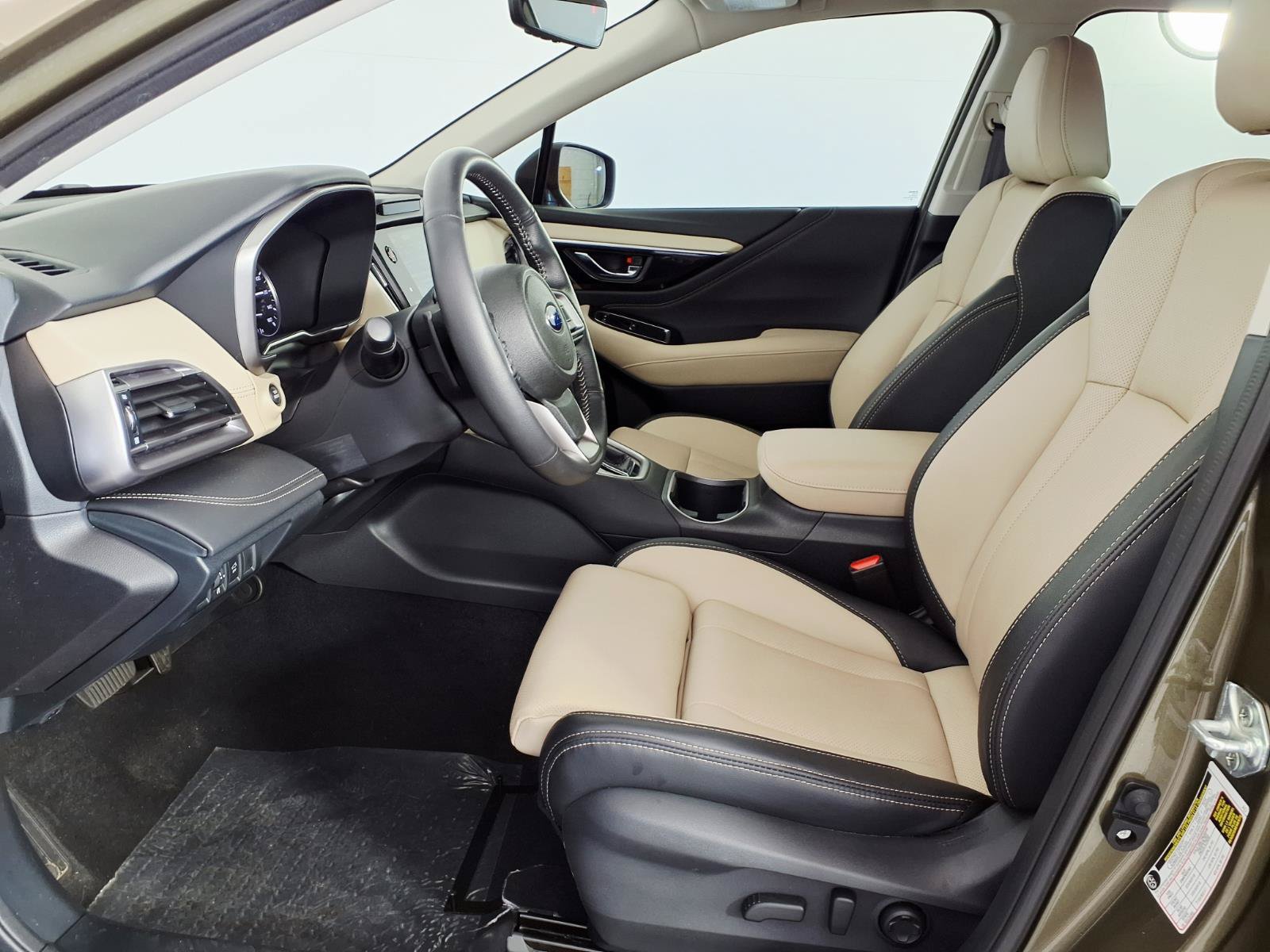 Used 2025 Subaru Outback Limited AWD/4WD image 14