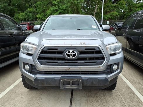 Certified 2016 Toyota Tacoma SR5 image 3
