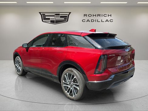 Certified 2025 Cadillac Optiq Sport 2 w/ LPO, Floor Liner Package AWD/4WD image 7