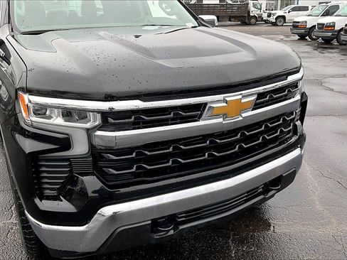 Used 2024 Chevrolet Silverado 1500 LT image 3