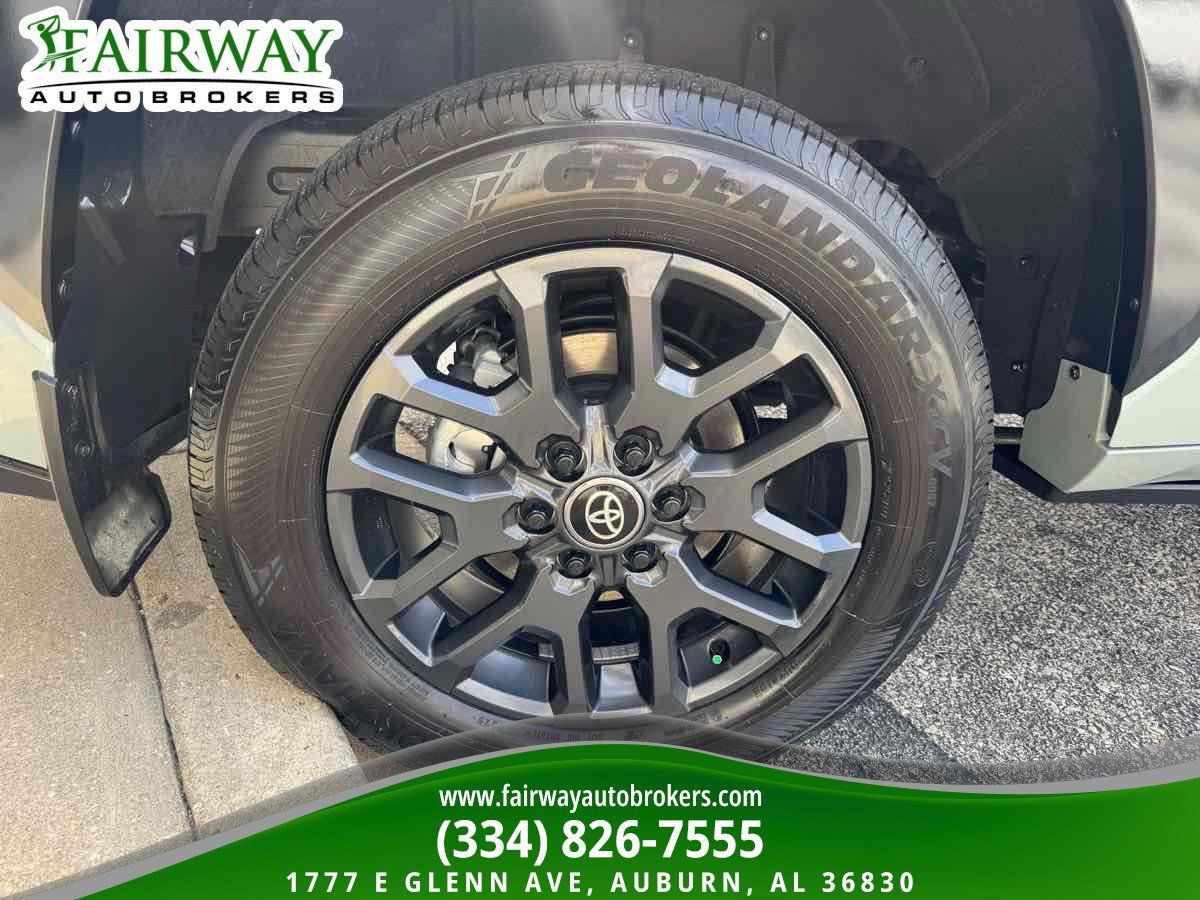 Used 2025 Toyota Sequoia Platinum AWD/4WD image 38