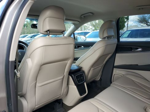 Used 2018 Lincoln MKX Select w/ Select Plus Package image 11