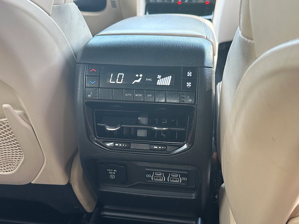 Used 2023 Jeep Grand Cherokee L Limited w/ Luxury Tech Group II AWD/4WD image 23