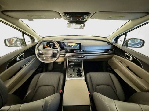 New 2027 Kia Carnival FWD image 30