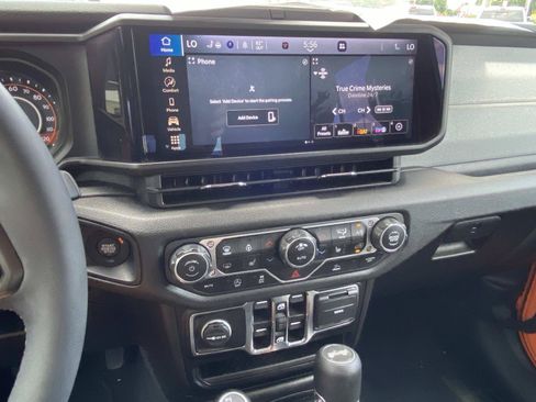 Used 2025 Jeep Wrangler Unlimited Sport AWD/4WD image 27