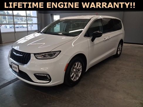 Used 2024 Chrysler Pacifica Touring-L image 4