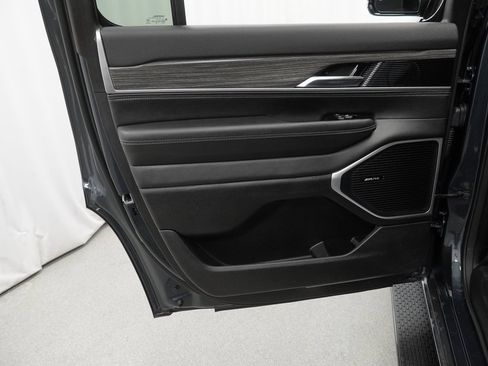 Used 2022 Jeep Wagoneer Series III w/ Flexible Seating Group image 39