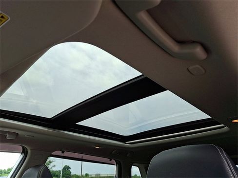 Used 2023 Nissan Rogue SL w/ SL Premium Package image 16