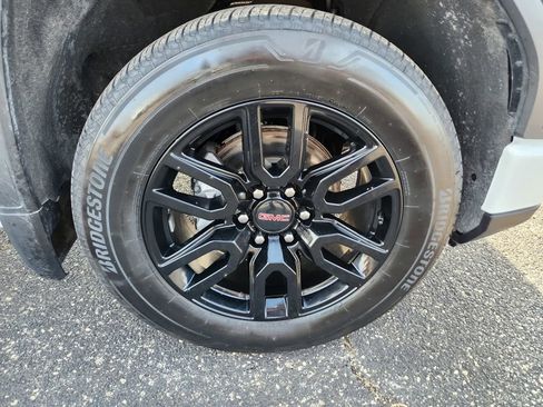 Used 2024 GMC Sierra 1500 Elevation image 41