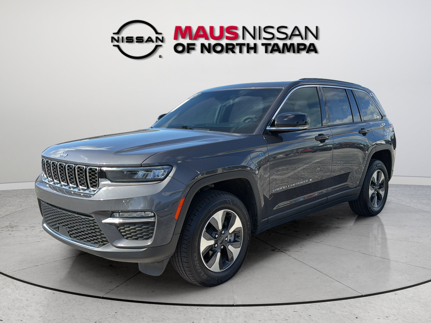 Used 2024 Jeep Grand Cherokee Limited 4xe AWD/4WD image 4