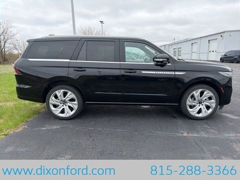 Used 2025 Lincoln Navigator Reserve image 8