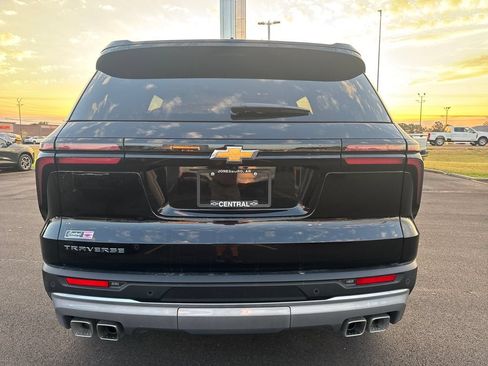 Used 2026 Chevrolet Traverse LT FWD image 5