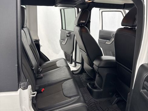 Used 2018 Jeep Wrangler Unlimited Sport image 35