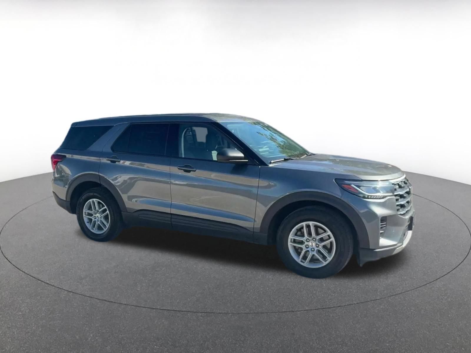 Used 2026 Ford Explorer Active AWD/4WD image 2