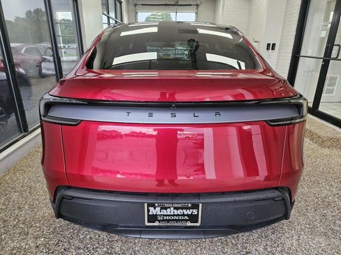 Used 2026 Tesla Model Y 2WD image 3