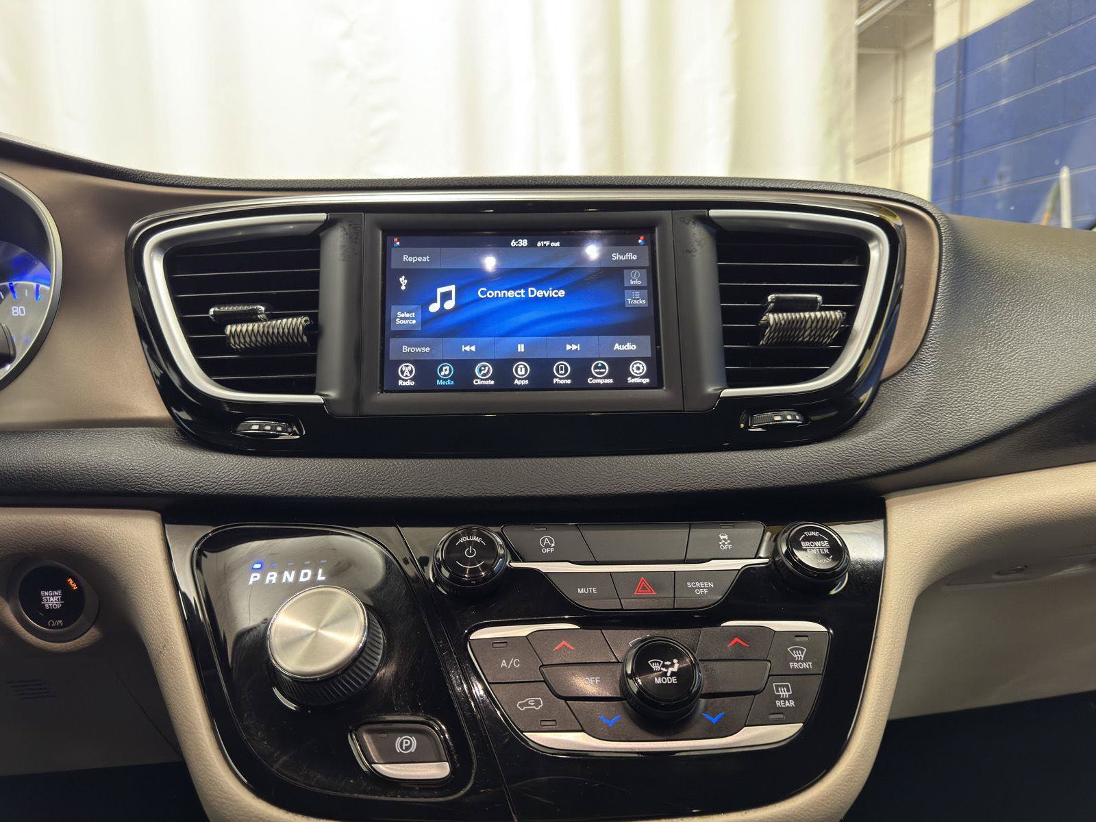 Used 2021 Chrysler Voyager Lxi FWD image 16