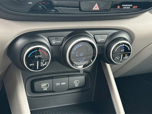 New 2025 Hyundai Venue SEL image 16