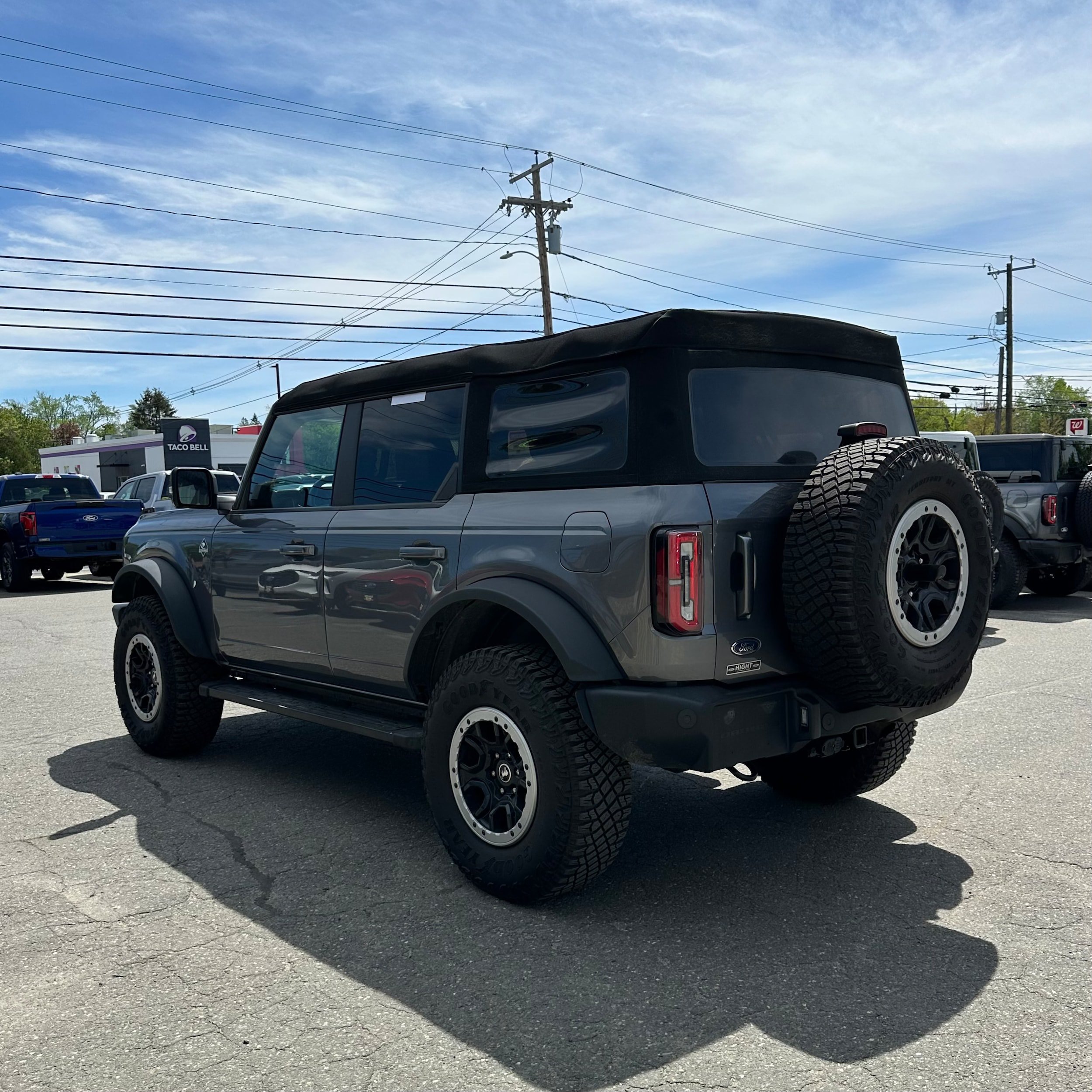 Used 2023 Ford Bronco Outer Banks w/ Sasquatch Package AWD/4WD image 5