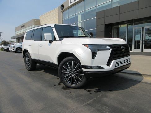 Used 2026 Lexus GX 550 w/ Accessory Package (2T) AWD/4WD image 13