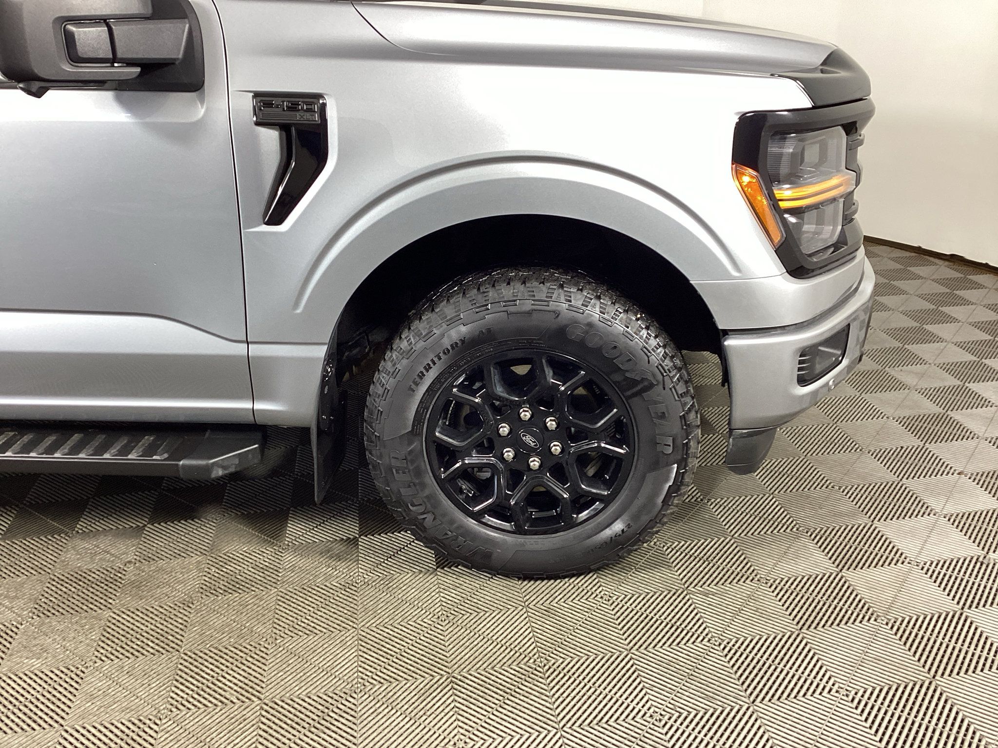 Used 2025 Ford F150 XLT w/ Equipment Group 302A MID AWD/4WD image 9
