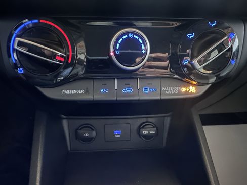 Used 2022 Hyundai Kona SE image 47