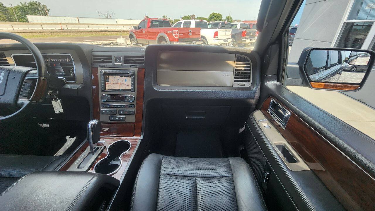 Used 2013 Lincoln Navigator 4WD image 12
