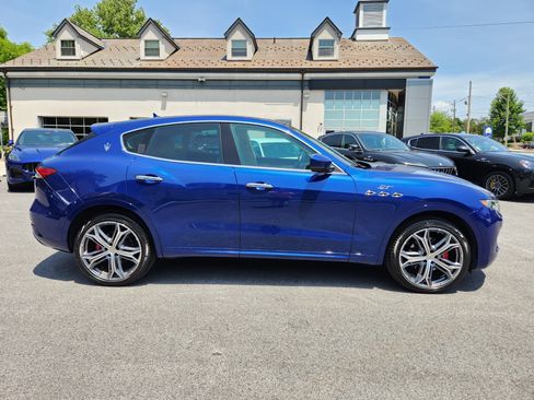 Used 2023 Maserati Levante GranLusso AWD/4WD image 6