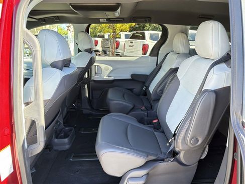 Used 2021 Toyota Sienna XSE w/ XSE Plus Package image 27