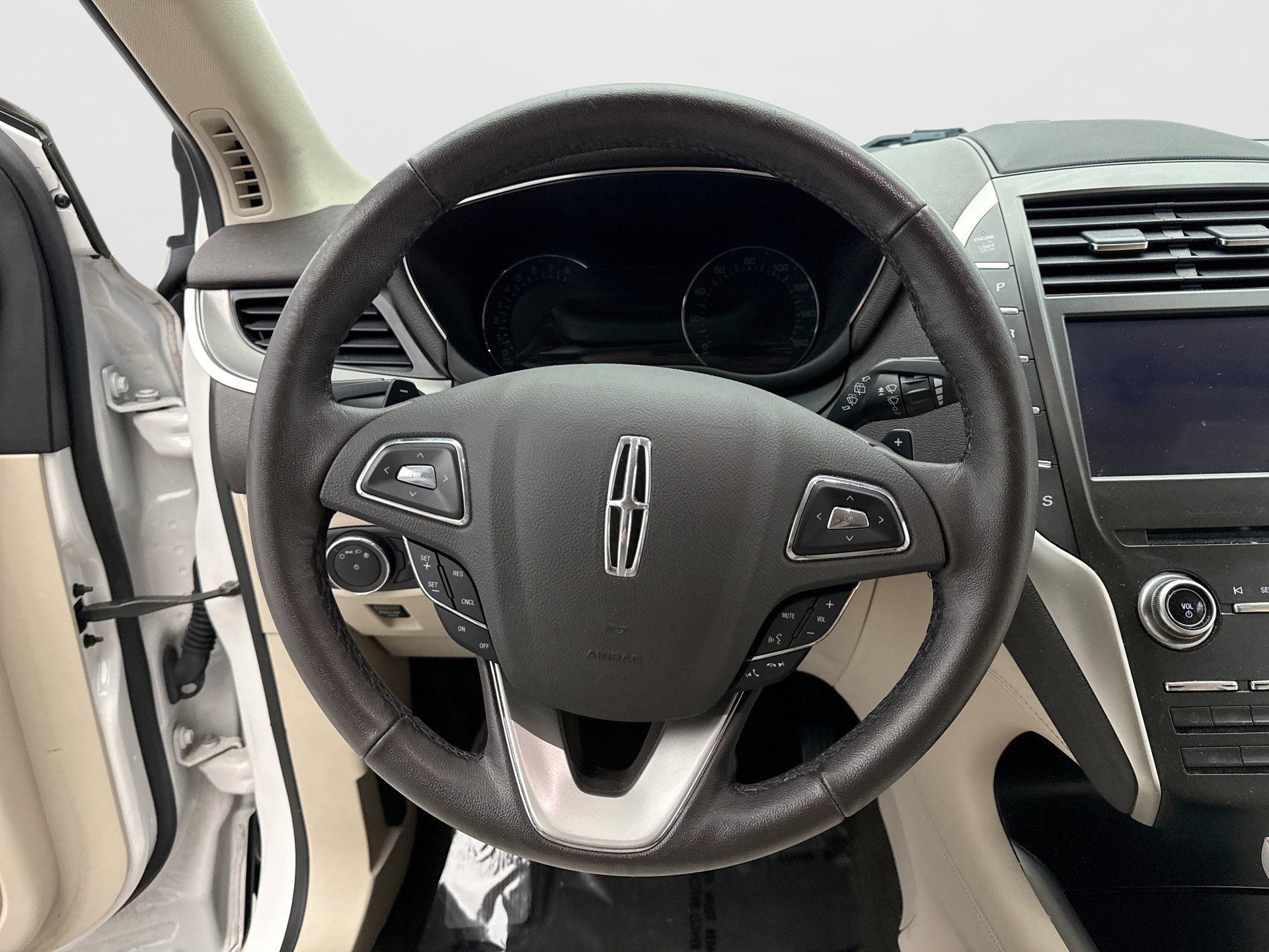 Used 2019 Lincoln MKC Premiere FWD image 14