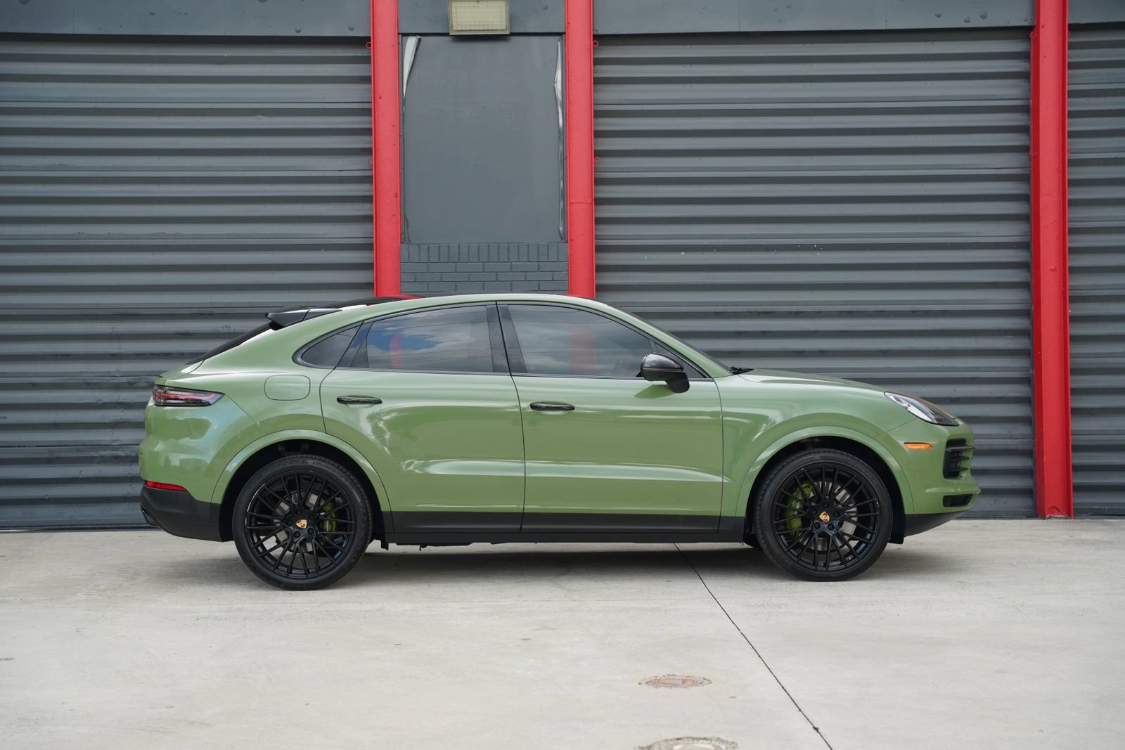 Used 2022 Porsche Cayenne Coupe AWD/4WD image 4