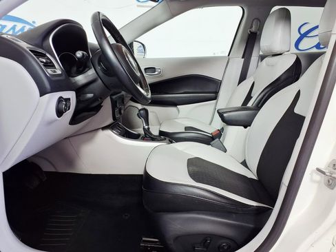 Used 2018 Jeep Compass Latitude w/ Popular Equipment Group FWD image 9