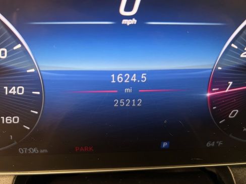 Used 2023 Mercedes-Benz GLC 300 4MATIC image 24